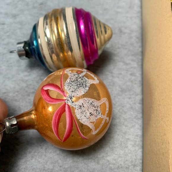 Vintage Hand-Painted Glass Christmas Ornaments Set of 12 Original Box - Picture 3 of 7